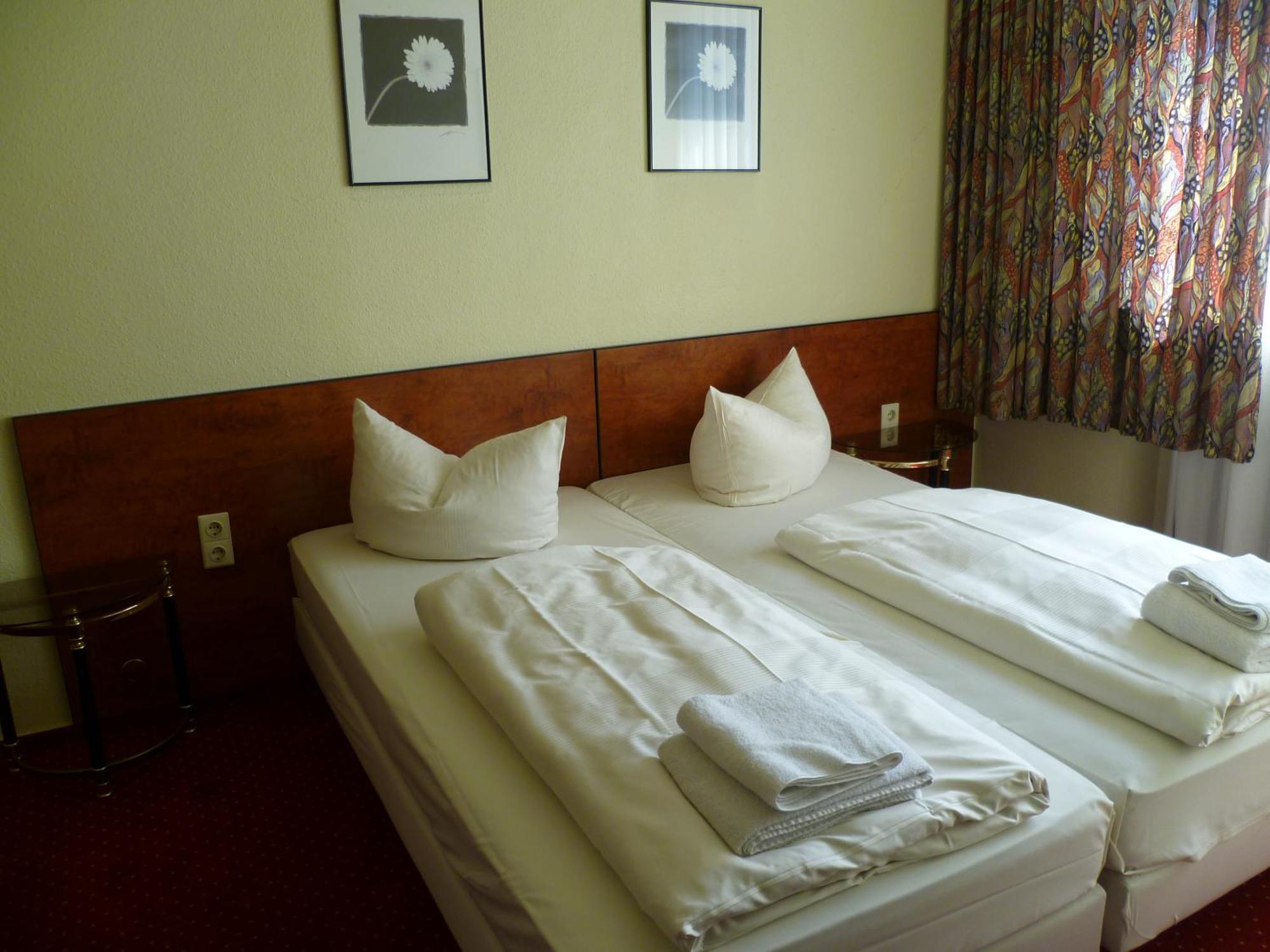 Domo Hotel Mondial, Dusseldorf